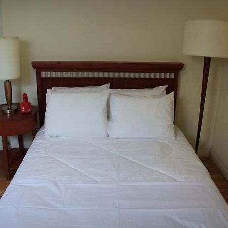 Toronto Central Hotel Bagian luar foto