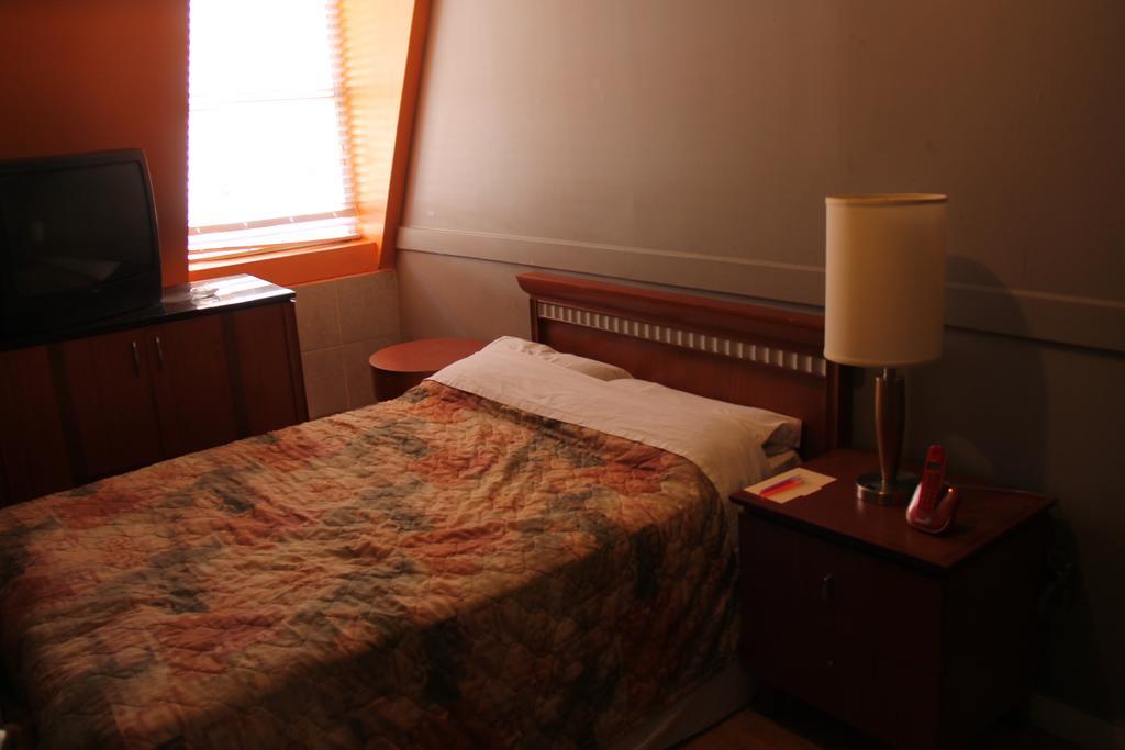 Toronto Central Hotel Ruang foto