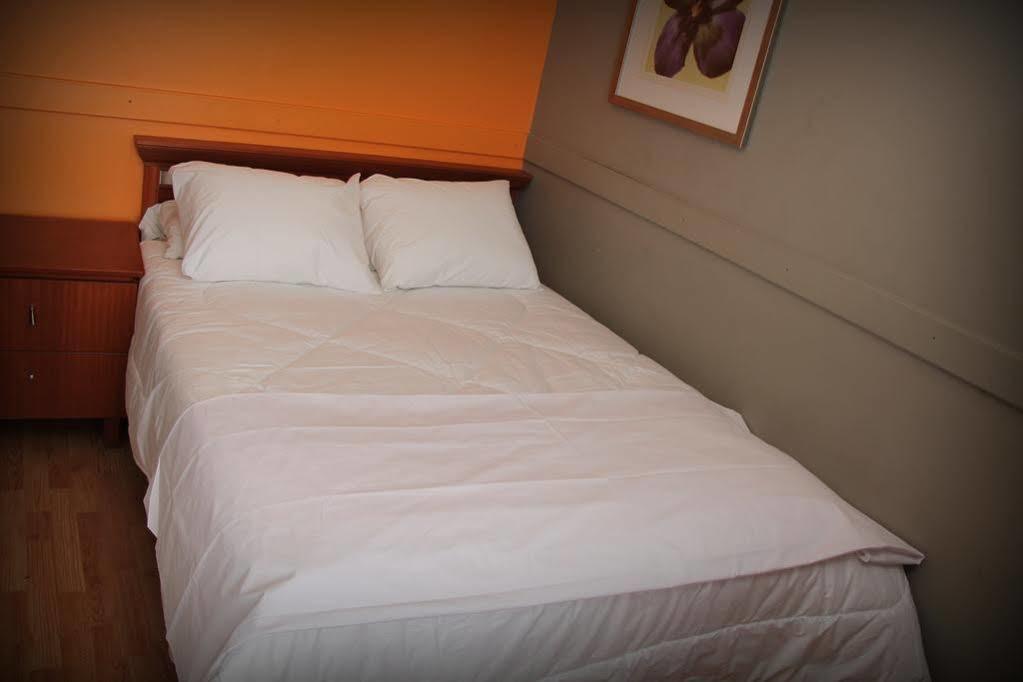 Toronto Central Hotel Bagian luar foto